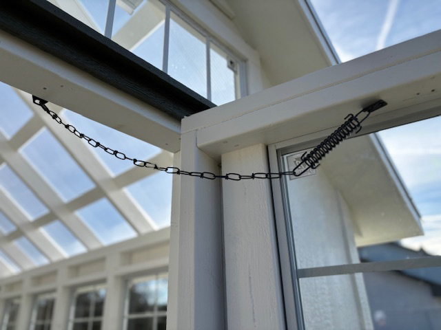 Greenhouse door catch